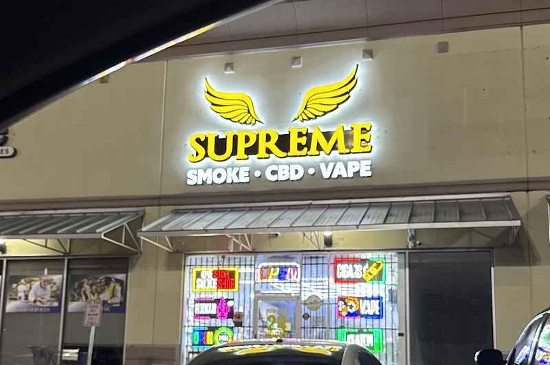 SUPREME SMOKE OPEN 24 HOURS & VAPE & KRATOM &7OH & THC & HOOKAH & CIGARS & GLASS PIPES & CBD